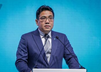 TENGKU Muhammad Taufik berucap pada Majlis Pembukaan Persidangan Teknologi Luar Pantai (OTC) Asia 2026 di Pusat Konvesyen Kuala Lumpur (KLCC) di sini, semalam. - UTUSAN/MUHAMAD IQBAL ROSLI