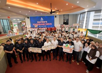 CHAI Keng Wai pada (tengah) pada Majlis Pelancaran Matrix Foodbank Drive 5.0 di Seremban, Negeri Sembilan semalam.