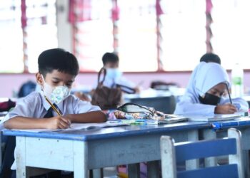 SESI persekolahan di Perlis berjalan seperti biasa, namun akan ditangguh dan digantikan dengan PdPR sekiranya suhu tertinggi harian direkodkan melebihi 37 darjah Celcius bagi tempoh melebihi tiga hari berturut-turut.