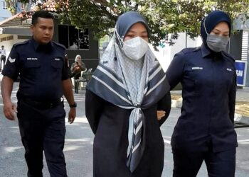 KHAIRUNNISA Ahmad Damanhuri diiringi polis hadir ke Kompleks Mahkamah Seremban hari ini bagi prosiding keputusan hukuman bagi pertuduhan melakukan pengabaian sehingga menyebabkan kematian Nour Rania Asyufaa Yuseri di Bandar Sri Sendayan, Seremban empat tahun lalu. -UTUSAN/MOHD. SHAHJEHAN MAAMIN