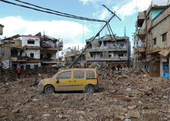 GAMBAR dirakam semasa lawatan media dianjurkan Hizbollah menunjukkan kemusnahan di bandar Nabi Sheet selepas operasi ketenteraan Israel di Lembah Bekaa, Lubnan.- AFP