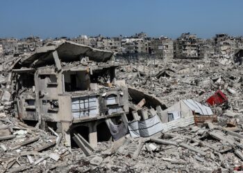 PERANG Israel dengan Hamas memusnahkan hampir keseluruhan bangunan di Gaza. - AFP