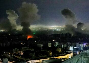 ASAP menjulang tinggi akibat serangan Israel di selatan Beirut. - AFP
