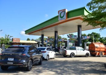 GAMBAR fail sebuah stesen minyak di Narathiwat. - AFP