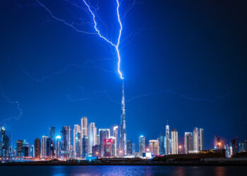 BANGUNAN Burj Khalifa disambar kilat di Dubai. - X/Pejabat Media Dubai