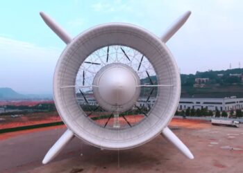 Pandangan dari belakang prototaip turbin gergasi..-  Syarikat SAWES