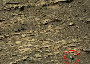 OBJEK misteri berbentuk topi ditemukan di Marikh. - NASA