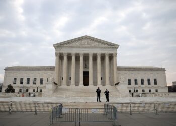 MAHKAMAH memerintahkan Charles Edwin Brooks Jr membayar RM4 bilion kerana menyerang anak tirinya sehingga cacat. - AFP