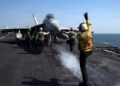 GAMBAR fail menunjukkan sebuah EA-18G Growler, yang dipasang pada Skuadron Serangan Elektronik (VAQ) 13, ketika bersedia untuk dilancarkan di kapal pengangkut pesawat USS Abraham Lincoln bagi menyokong Operasi Epic Fury.- AFP