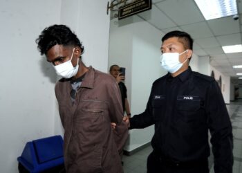 R. Sivanesan dihadapkan ke Mahkamah Sesyen, Johor Bahru, Johor semalam atas pertuduhan merogol wanita OKU. - UTUSAN/ RAJA JAAFAR ALI