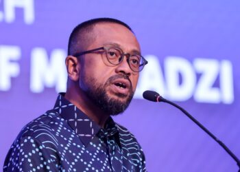 MOHAMMAD Ashraf Md Radzi ketika menyampaikan ucapan di Majlis Pengumuman Dividen LTAT di Royale Chulan, Kuala Lumpur - UTUSAN/AMIR KHALID