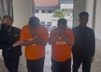 DUA pegawai Imigresen yang ditahan SPRM kerana disyaki meminta dan menerima rasuah membabitkan permit kerja warga asing.