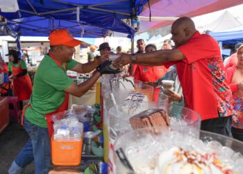 Sebanyak 7,000 bubur lambuk dan bubur infaq diagihkan sepanjang Ramadan bagi memeriahkan suasana berbuka puasa dan mengimarahkan masjid sekitar Parlimen Sungai Buloh.