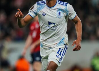 WATKINS yang kelihatan tertekan sejak beberapa minggu lalu jelas melepaskan segala bebanan sebaik tandukan lambungnya hasil hantaran susulan Emiliano Buendia gagal diselamatkan penjaga gol Lille, Berke Ozer.-FB ASTON VILLA