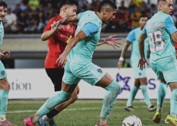 AKSI ketika JDT berdepan DPMM FC dalam aksi Liga Super, kelmarin- IHSAN JOHOR SOUTHERN TIGERS.