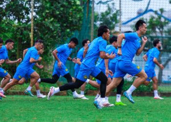 PEMAIN Harimau Malaya menjalani latihan menjelang aksi menentang Vietnam pada aksi terakhir Kumpulan F Kelayakan Piala Asia 2027 di Stadium Thien Truong, Nam Dinh, malam ini.- IHSAN MALAYSIA NT