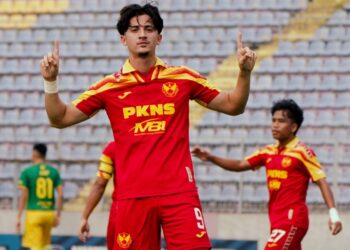 Abdul Rahman Daud meledak gol pertama ketika Selangor II menumpaskan Imigresen II 4-0, kelmarin.-IHSAN SELANGOR FC