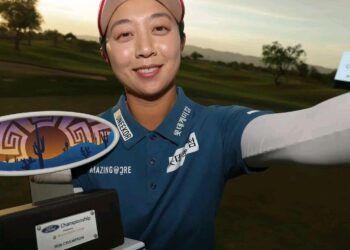 HYO Joo Kim meraikan bersama Piala Kejohanan Ford LPGA 2026 selepas menewaskan Nelly Korda-FB HYO JOO KIM