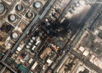 LOJI penapisan minyak Ras Tanura alami kerosakan akibat serangan Iran di Arab Saudi 2 Mac lalu. - AFP