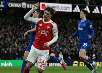 Pemain tengah Arsenal, Max Dowman meraikan jaringan gol menentang Everton dalam saingan Liga Perdana Inggeris di Stadium Emirates, London, semalam.- AFP