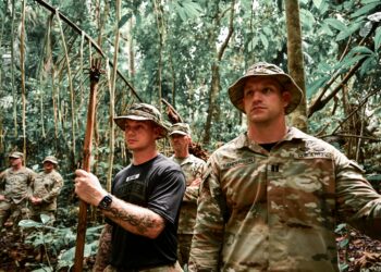 BEBERAPA askar AS di dalam hutan Panama, 6 Februari lalu. - AFP