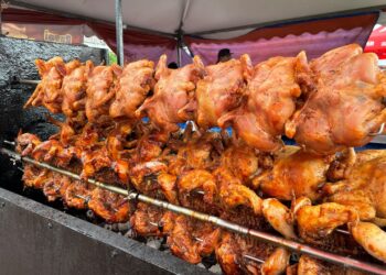 AYAM golek pula sering menjadi ‘killer dish’ dalam kebanyakan bazar Ramadan.