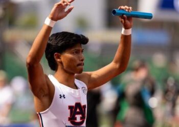 Muhammad Azeem Mohd Fahmi meraih pingat emas 4x100 meter bersama kuartet Universiti Auburn dalam Kejohanan Jemputan Yellow Jacket di Atlanta. - FN AZEEM FAHMI