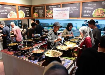 PENGUNJUNG berpeluang menikmati hidangan ikan sungai ‘rare’ dari Pahang seperti ikan krai, jelawat, patin dan baung, selain makanan laut premium termasuk udang galah, udang mantis dan mentarang segar.