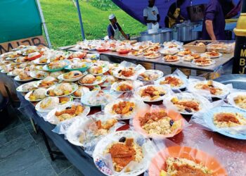 Masjid India Johor Bahru menyediakan menu nasi beriani Basmathi sebanyak 600 bungkus untuk diagihkan kepada orang ramai yang hadir untuk berbuka puasa sepanjang Ramadan.