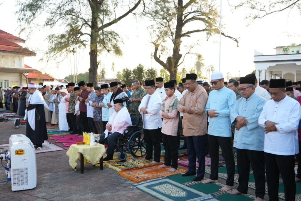 Raja Perlis turut sertai solat Istisqa