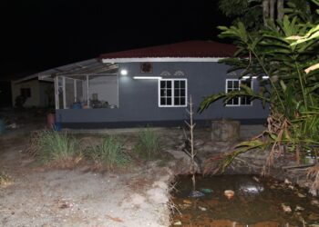 KOLAM takungan berhampiran rumah kanak-kanak yang ditemukan maut di Simpang Empat, Permatang Pelandok, Teluk Intan semalam. - IHSAN PDRM