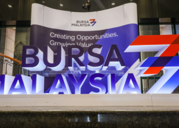 PERGERAKAN pasaran saham turut dipengaruh oleh faktor luaran.