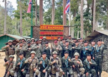 ANGGOTA tentera Thailand dan Malaysia bersama-sama di Pusat Operasi Bersama Ban Dida di sempadan
Yala-Kedah, Thailand. – IHSAN ISOC 4