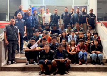 SERAMAI 22 pendatang asing tanpa izin (PATI) yang cuba diseludup ke Malaysia ditahan dalam operasi khas pihak berkuasa Imigresen Wilayah Songkhla di Hat Yai, Thailand. - IHSAN POLIS