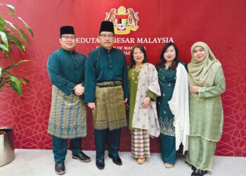 DARIPADA: Datuk Shahril Effendi Abd. Ghany, Datin Suriyah Abdullah, Hadhira Shahril, Khairi Shahril & Safura Mohd. di Kedutaan Besar Malaysia Tokyo, Jepun 