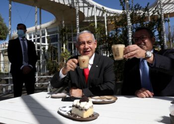 GAMBAR fail Netanyahu di sebuah restoran di Baitulmuqaddis. - Foto AFP