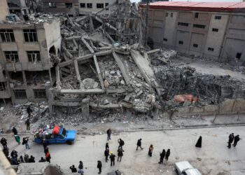 SEBUAH bangunan runtuh akibat serangan Israel-AS di Teheran semalam. - AFP