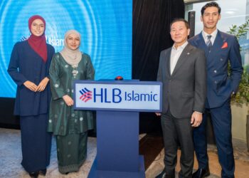 DAFINAH Ahmed Hilmi (tengah kiri) dan Kevin Lam (tengah kanan), memperkenalkan identiti baharu HLB Islamic dan memperkenalkan Hayat @ HLB Islamic, cadangan baharu Bank yang tertumpu kepada penjagaan kekayaan.