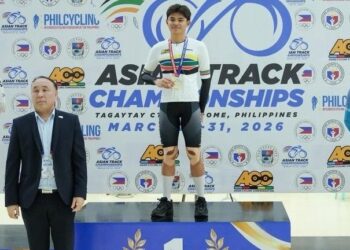 Muhammad Danial Hakim Zulkaisi (tengah) menutup tirai karier peringkat remaja dengan menghadiahkan emas pertama Malaysia pada Kejohanan Berbasikal Trek Asia (ACC) 2026 di Velodrom Tagaytay City, Filipina, kelmarin. - IHSAN KONFEDERASI BASIKAL ASIA