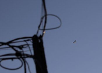 GAMBAR fail sebuah dron Russia terbang di Odesa, Ukraine. - AFP