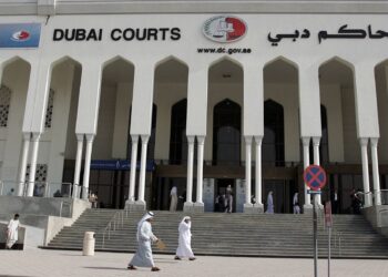 MAHKAMAH Dubai memerintahkan seorang wanita membayar pampasan berjumlah RM452,000 kepada bekas suaminya. - AFP