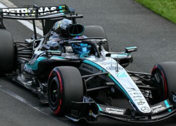 Pemandu pasukan Mercedes, George Russell dijangka menerima tentangan lebih sengit dalam perlumbaan Grand Prix Shanghai minggu ini. - AFP