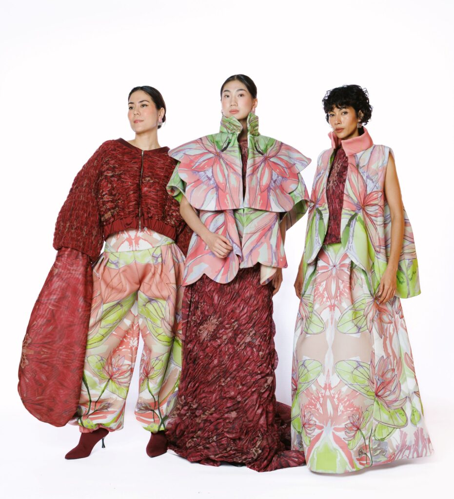 Siluet berlapis bak bunga teratai mekar