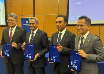 ABDUL Rasheed Ghaffour (dua dari kiri) pada Sidang Akhbar Dialog Tabunan BNM di sini hari ini.