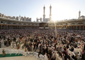 MENUNAIKAN haji pada usia muda membolehkan ibadah itu dilaksana dengan lebih mudah dan lancar.