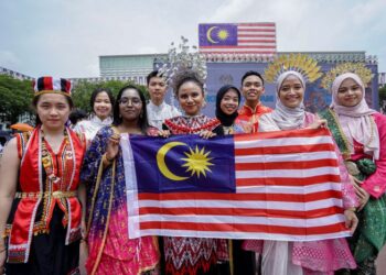 SETIAP warga kampus harus peka terhadap ekosistem kepelbagaian agama dan budaya di Malaysia.
