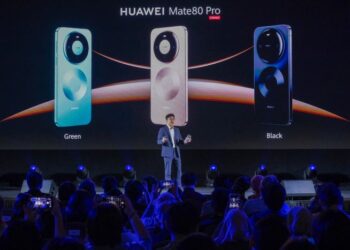 HUAWEI Mate 80 Pro memperkenalkan seni bina kamera yang dipertingkat bagi memberikan ketepatan pada pelbagai jarak fokus.