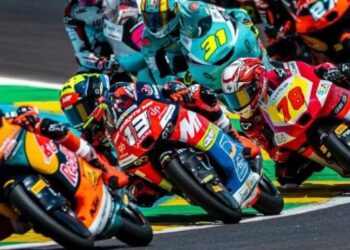Hakim Danish berlumba menggunakan No. 13 bersaing dalam Kejuaraan Motosikal Dunia dalam Grand Prix Brazil di Litar Antarabangsa Ayrton Senna, kelmarin. – IHSAN SIC RACING