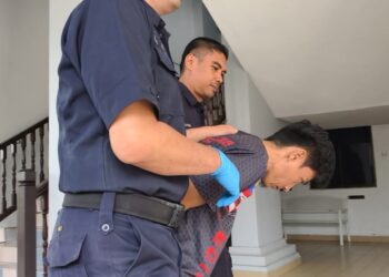 ALIF Duie didenda RM1,500 oleh Mahkamah Majistret, Ayer Keroh, Melaka selepas mengaku bersalah menceroboh masuk ke Mes Pegawai Kanan, Kem Terendak Sabtu lalu. - UTUSAN/AMRAN ALI