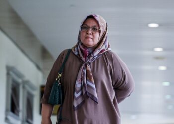 NOR Paizah Osman hadir sebagai saksi perbicaraan kes salah guna kedudukan untuk suapan RM232.5 juta projek Jana Wibawa oleh Tan Sri Muhyiddin Yasin, di sini hari ini. - UTUSAN/SHIDDIEQIIN ZON